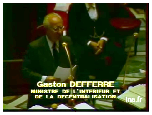 Gaston Defferre, ministre de l'Intérieur et de la décentralisation